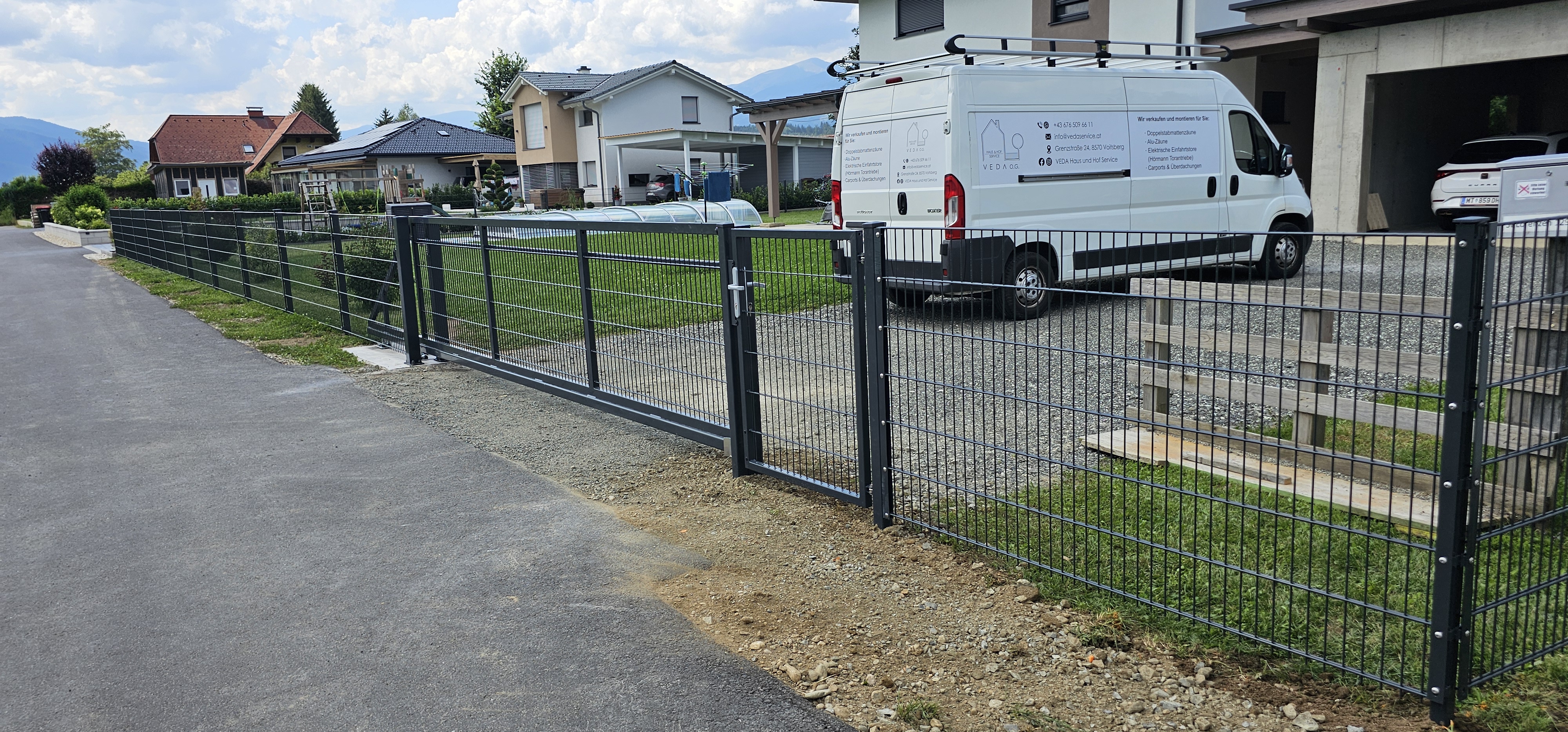 St. Lorenzen bei Knittelfeld – Doppelstabmattenzaun 8/6/8 in Anthrazit mit Abdeckleiste, Gartentor & Schiebetor